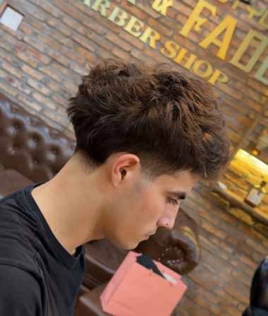 Fade Haircut - Kiểu Tóc Không Thể Thiếu Của Phái Mạnh: Giải Mã Kỹ Thuật Fade Hoàn Hảo Tại Folk Fade Barbershop Thảo Điền