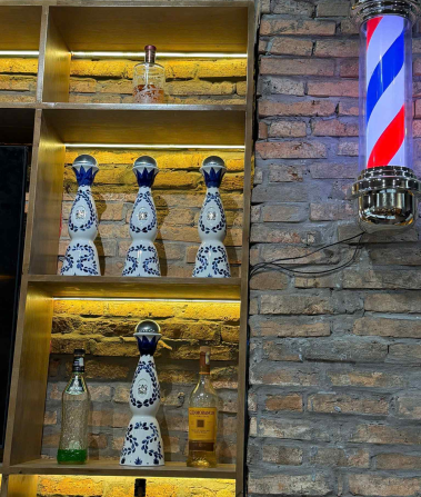 Barber Pole: Biểu Tượng Của Phong Cách New York City Đích Thực Và Câu Chuyện Lịch Sử