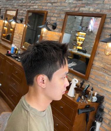 Fold&Fade Barbershop – Barbershop Quận 2 Chuyên Cắt Tóc Nam Đẹp, Fade Chuẩn, Phong Cách Hiện Đại